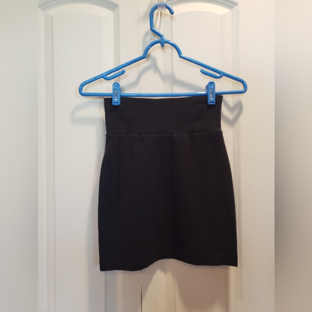 3/$25 Forever 21 Fitted Stretch Black Mini Skirt